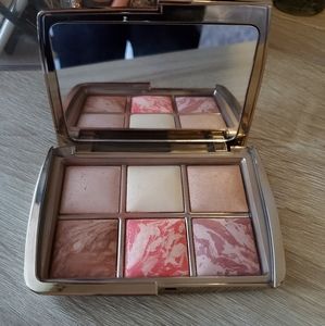 Hourglass face palette used